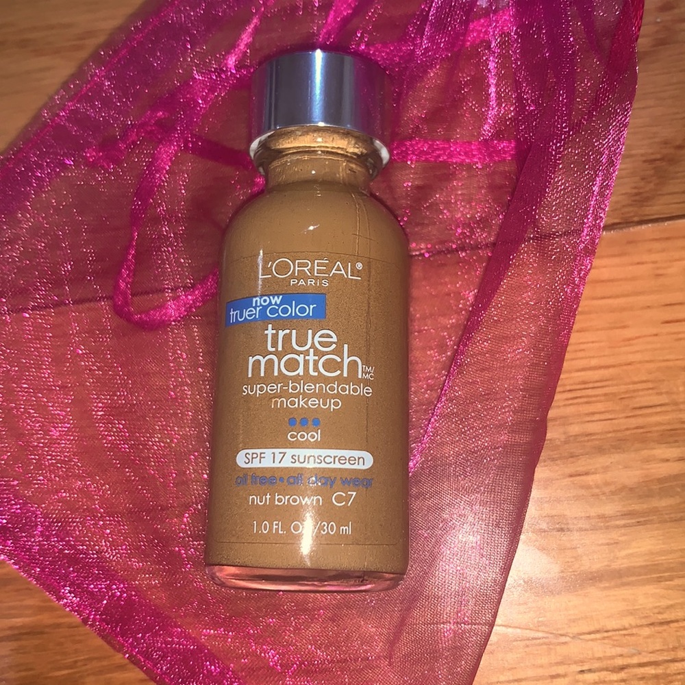 True Match Super-Blendable Foundation Makeup.                  C7 Nut brown